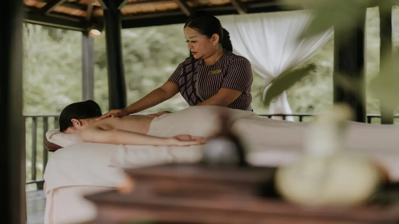 anantara_spa_back_massage_04