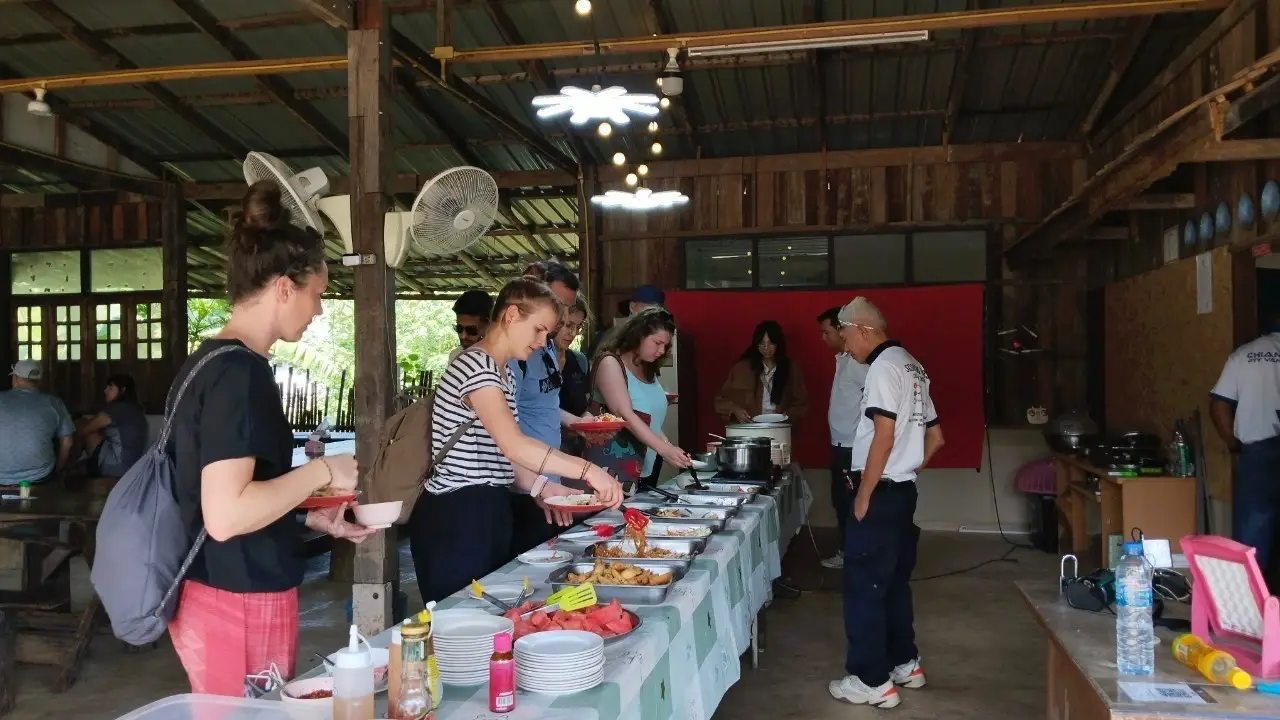 scorpions_tours_buffet_lunch